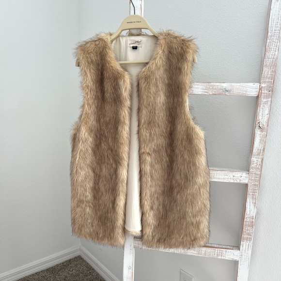 Universal Thread Jackets & Blazers - Universal Thread Brown Faux Fur Vest One Size